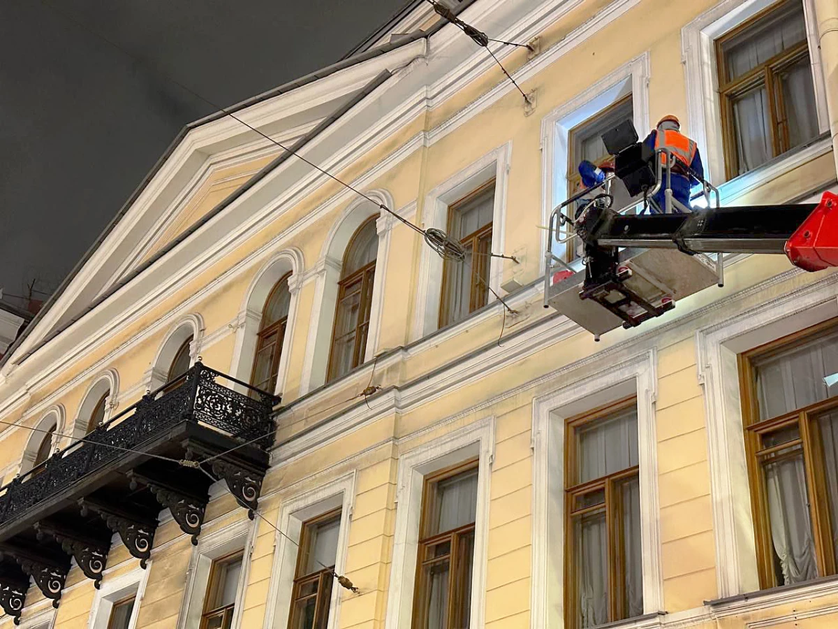 Монтаж подсветки на Доме журналиста завершат до конца осени - tvspb.ru