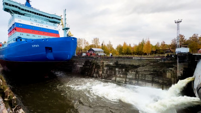 Атомный ледокол «Урал» досрочно покинул док после планового ремонта