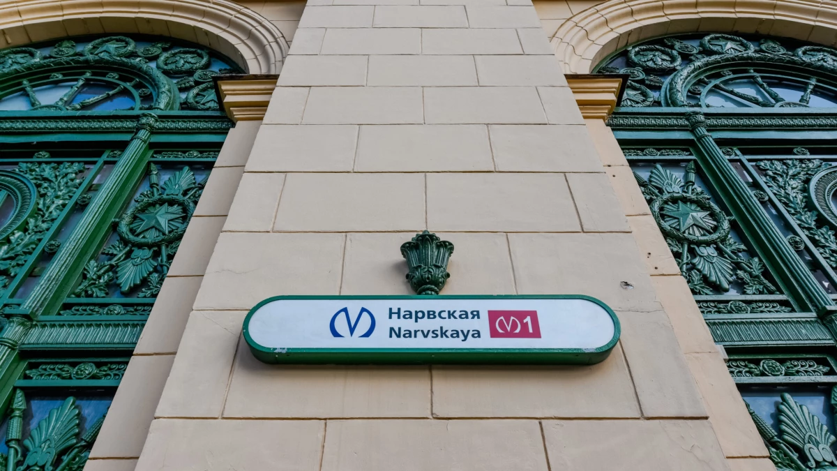 «Нарвскую» закрыли на вход из-за остановки эскалатора - tvspb.ru