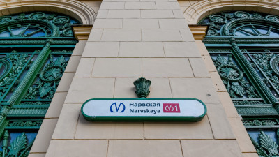 «Нарвскую» закрыли на вход из-за остановки эскалатора