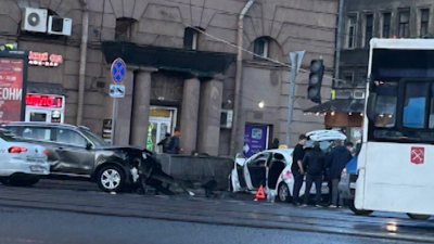 В центре Петербурга произошла серьезная авария