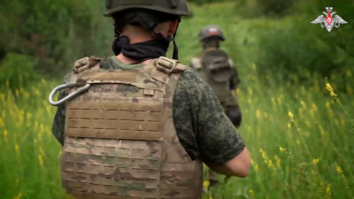 МО РФ: Кадры подготовки и боевого слаживания военнослужащих штурмовых подразделений ЗВО