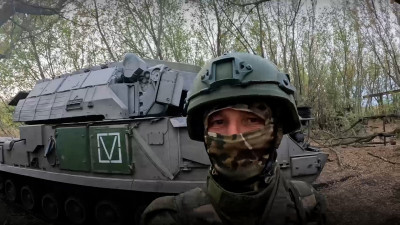 Механик-водитель ЗРК «Тор» показал полевой лагерь наших воинов на передовой