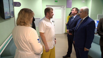 Олег Эргашев поздравил участковых терапевтов