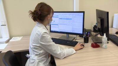 Александр Беглов поздравил участковых терапевтов с профессиональным праздником