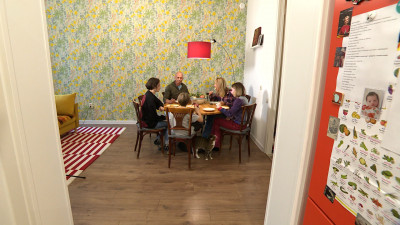 Режиссёр «28 панфиловцев» Андрей Шальопа встречает День отца в кругу своей многодетной семьи