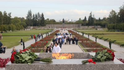 На Пискаревском кладбище пройдет церемония передачи капсулы с землей с мест сражения за Ленинград