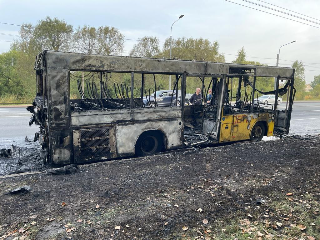 Пожар на автобусной спб. Пожар в СПБ на автобусной.