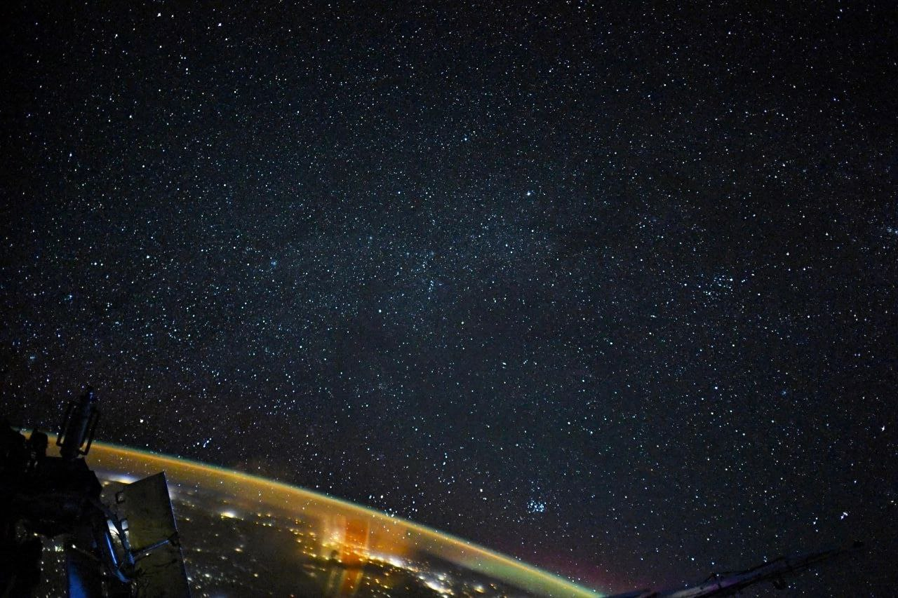 Почему на космических фотографиях не видно звезд
