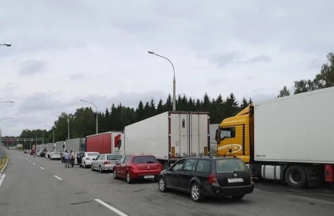 Около 800 грузовиков встали на пункте пропуска Беларуси и Литвы - tvspb.ru