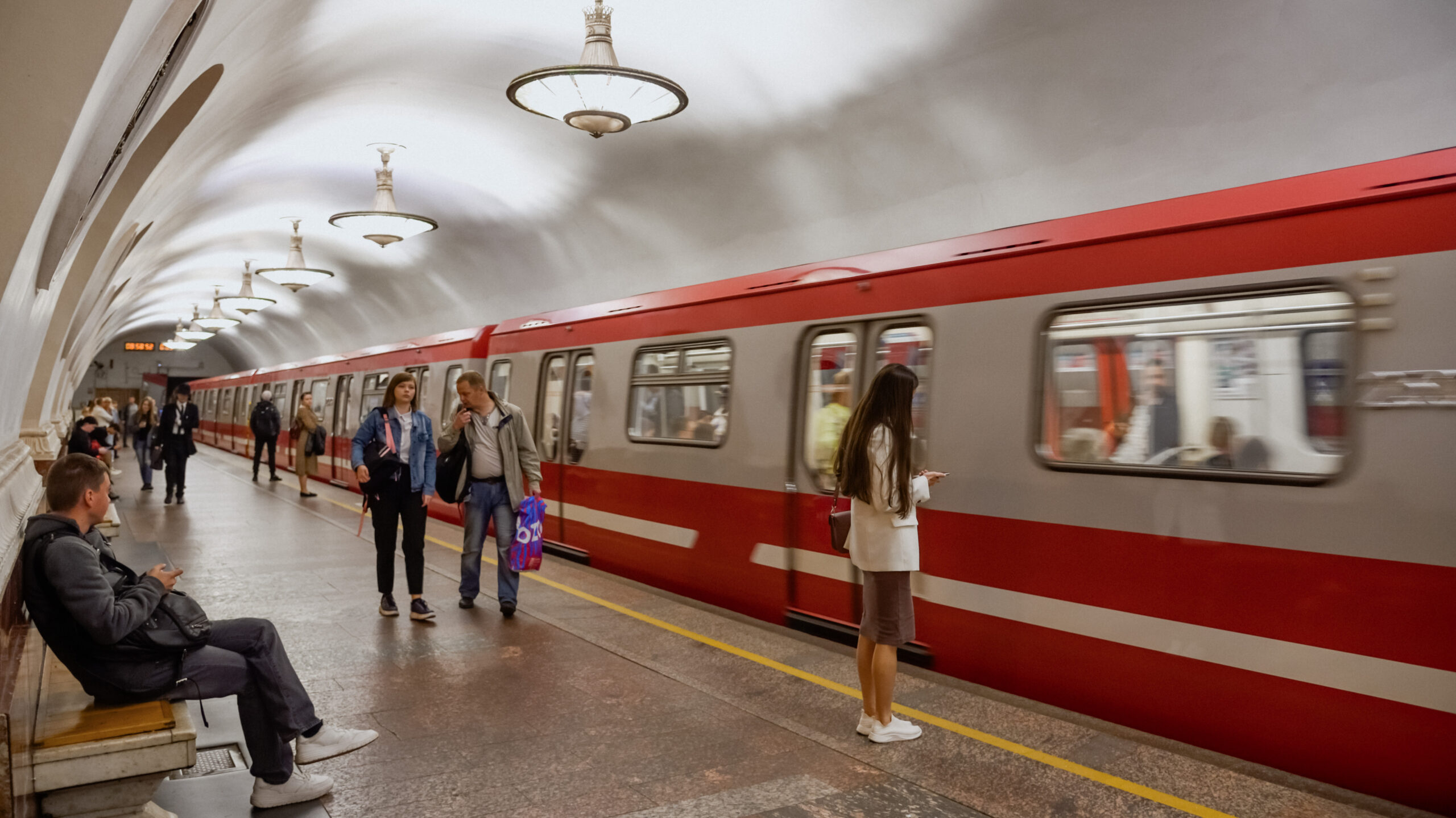 Стало известно, сколько в Петербурге автобусов, троллейбусов, трамваев и  вагонов метро