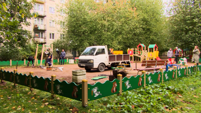 В Калининском районе снесут небезопасную детскую площадку
