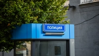 В Петербурге подростки устроили пожар, уничтожив автомобиль на парковке