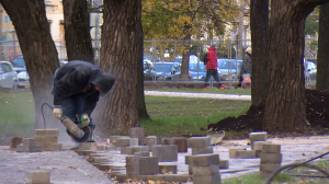 Самый большой и мирный атом: как проходит благоустройство сквера на бульваре Новаторов