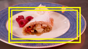 Готовим с REDMOND. Традиционный осенний яблочный штрудель