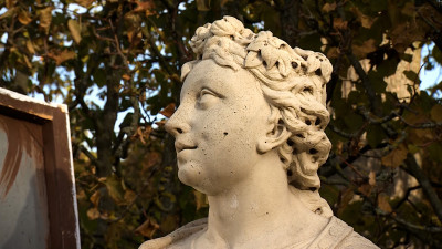 Более 60 скульптур утеплят в Царскосельском парке