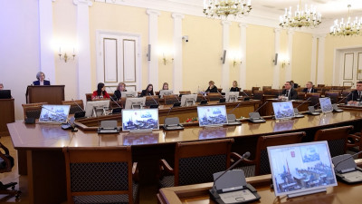 Новые АГЗС и социальные объекты: Александр Беглов провёл рабочее совещание в Смольном