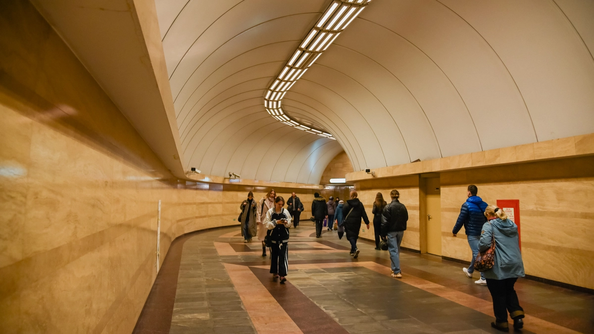 Движение поездов на «оранжевой» ветке петербургского метро временно остановили - tvspb.ru