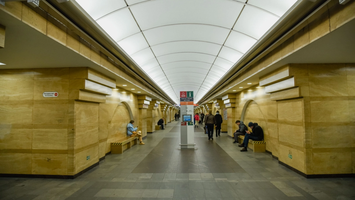 Куда обращаться, чтобы вернуть потерянную в петербургском метро вещь - tvspb.ru