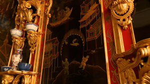 Мемориальное место, связанное с Петром Великим в Петергофе — музей «Банный комплекс». В нём воссозданы первый отель и ватерклозет начала XVIII века