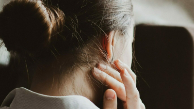 Невролог объяснила, о каких болезнях может сигнализировать боль в шее
