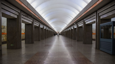 Вход на станцию метро «Улица Дыбенко» ограничат из-за ремонта полов