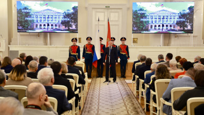 Александр Беглов вручил в Смольном государственные награды