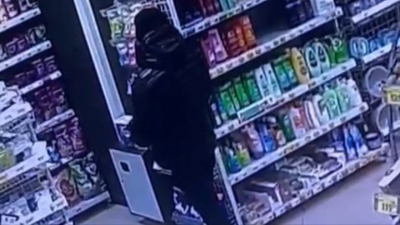 Полиция поймала грабителя, ранившего грузчика в продуктовом магазине в Полтавском проезде