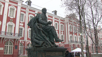Памятник графу Уварову установили у стен СПбГУ