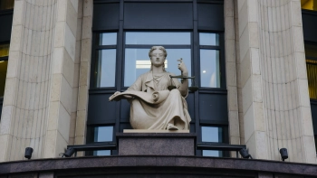 Суд в Петербурге не стал арестовывать обвиняемого в даче взятки эксперту по делу о столкновении катеров