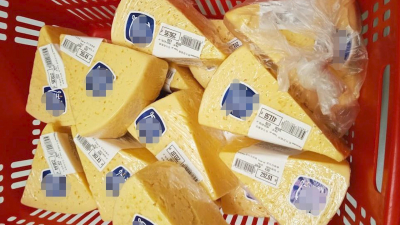 Петербуржец попытался украсть из магазина 11 килограммов сыра