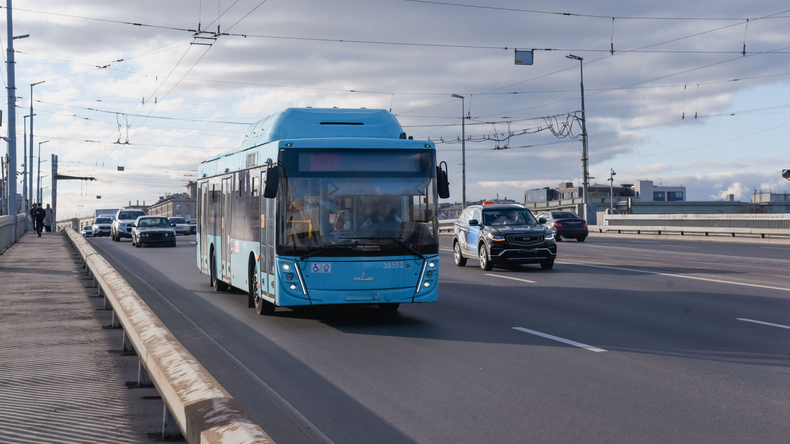 На петербургские дороги выйдут новые автобусы большой вместимости |  Телеканал Санкт-Петербург