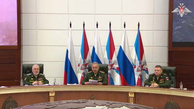 Сергей Шойгу: российские войска продолжают успешно вести активную оборону, уверенно удерживают рубежи