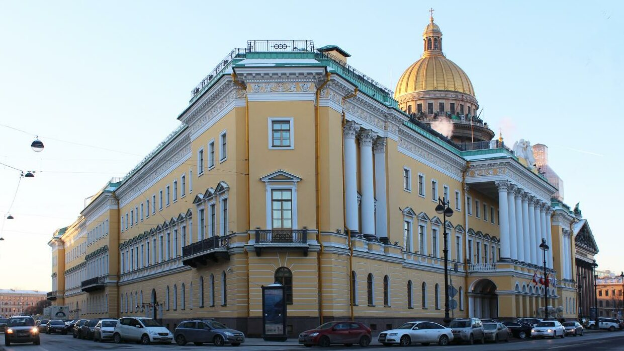 В центре Петербурга дым от протопки камина в гостинице приняли за пожар |  Телеканал Санкт-Петербург