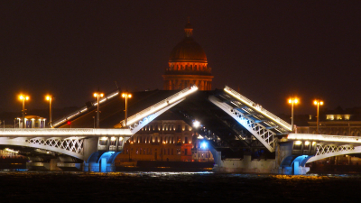 Три моста разведут в Петербурге в ночь на 13 апреля