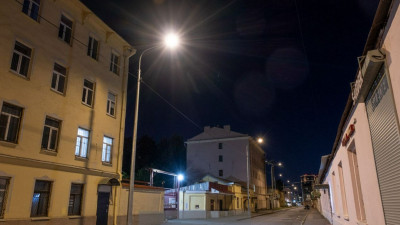 В Московском районе обновили систему освещения: на Ломаной улице появились 20 современных фонарей