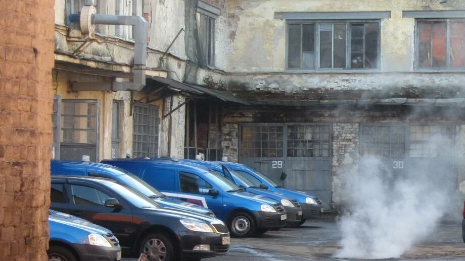 Бывшие конюшни Почтового двора на Матисовом острове выставили на продажу - tvspb.ru