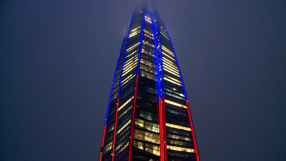 На башне «Лахта Центра» включилась подсветка в честь Дня защитника Отечества - tvspb.ru