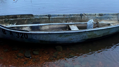 Француз переплыл Нарву на старой ржавой лодке, чтобы попасть в Россию