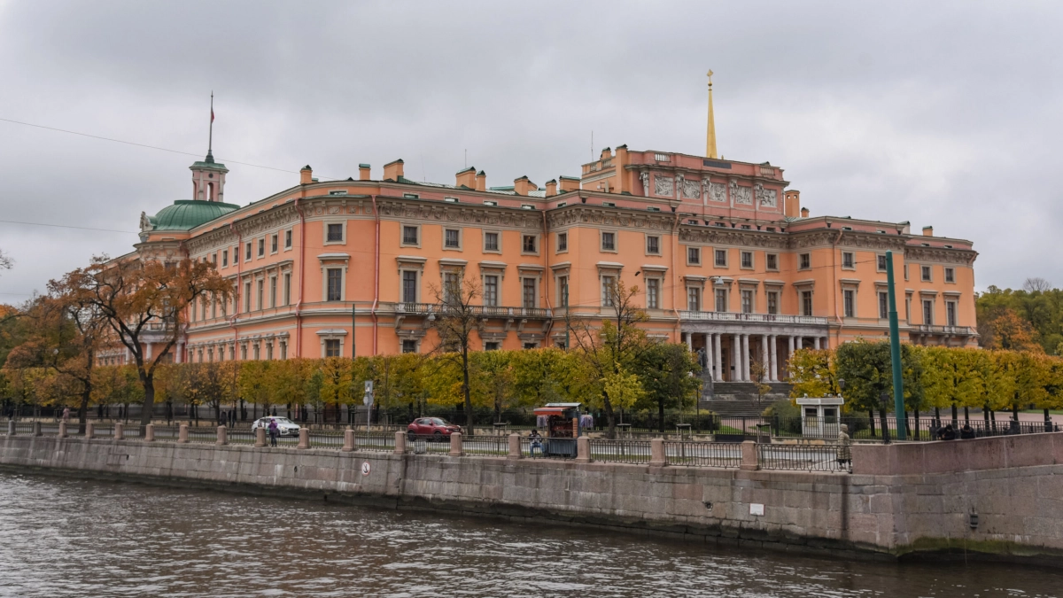 Петербуржцев предупредили об изменениях в режиме работы Михайловского замка Русского музея 24 сентября - tvspb.ru