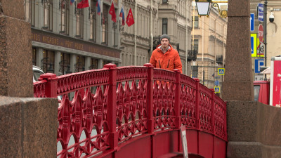В Петербурге отремонтировали Красный мост
