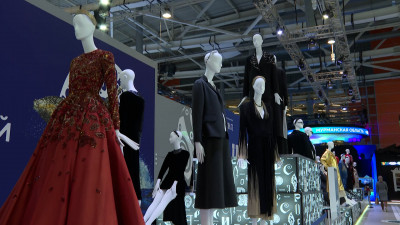 На ВДНХ покажут новые платья петербургского дизайнера
