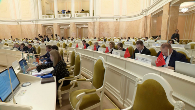 Петербургские депутаты предложили продлить срок действия пособий на ребёнка до 18 лет