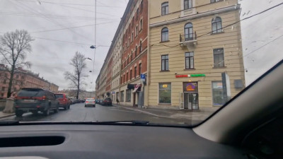 Спецавтомобиль ГАТИ вышел в рейд на поиски испорченных вандалами зданий в Петербурге