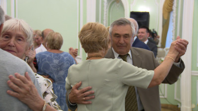 Александр Беглов подписал закон о выплатах парам за 75 лет супружеской жизни