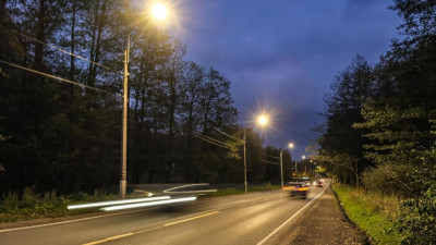 Вдоль Ораниенбаумского шоссе установили 83 фонаря нового поколения