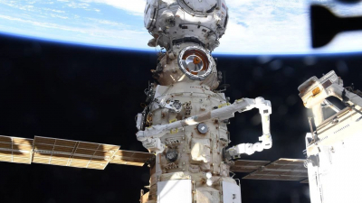 Ночью космонавты отдалили орбиту МКС на 2,5 км от Земли