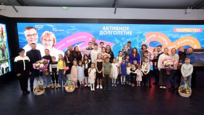 На выставке-форуме «Россия» в День матери наградили многодетную семью из Петербурга