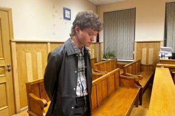 Шарлот* вступил в музыкальный коллектив колонии и поёт патриотические песни