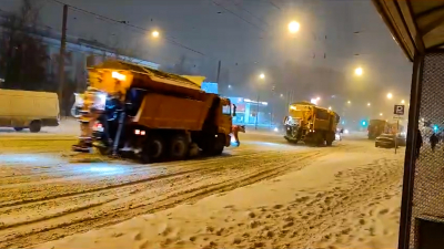 Петербургские дорожники работают в усиленном режиме из-за снегопада